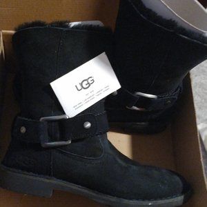 UGG BLK CEDRIC boots size 8, worn once, Still has tubing and authenticity card/